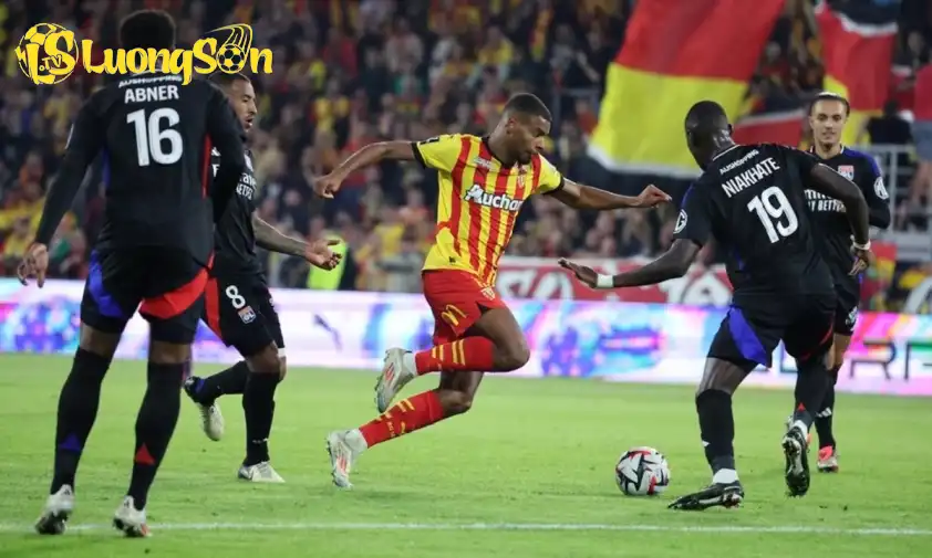 Lens và Lyon hứa hẹn sẽ tạo nên trận cầu hấp dẫn. (Ảnh: Internet)